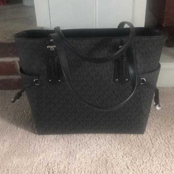 Michael Kors purse - Picture 3 of 5